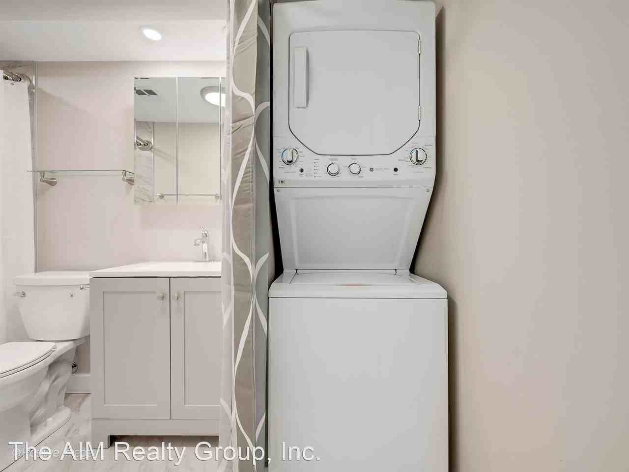 Modern, Tranquil, High-End Apartment in Downtown Downers Grove - Photo 2 of 24