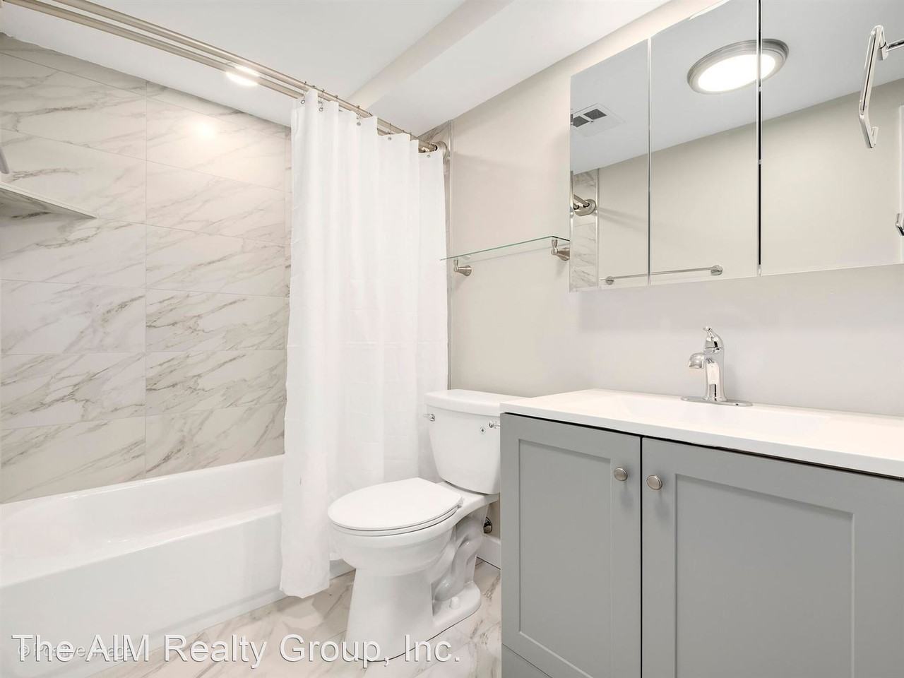 Modern, Tranquil, High-End Apartment in Downtown Downers Grove - Photo 3 of 24