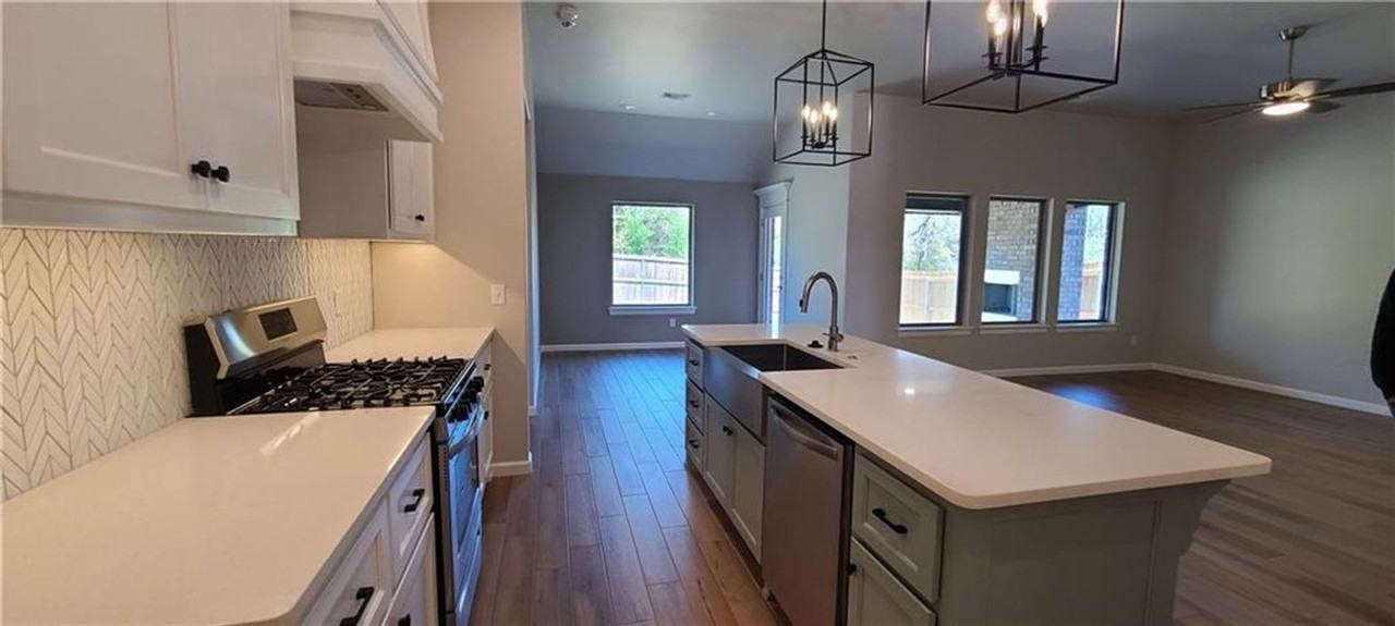 8617 Stark St - Photo 3 of 20