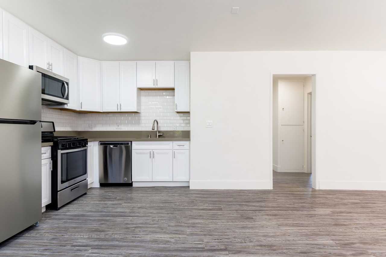 Aurora Vista Apartments - Photo 6 of 26