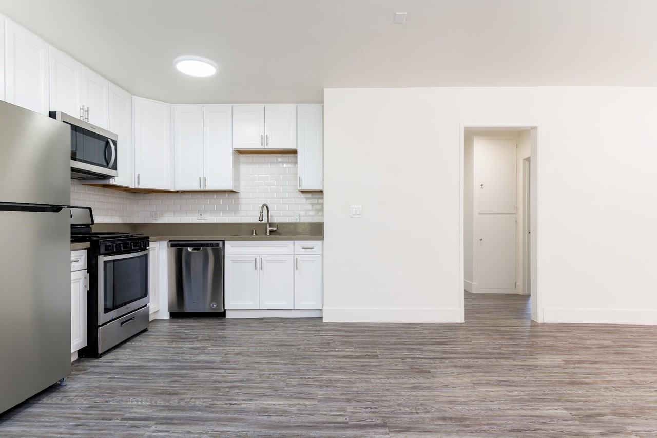 Aurora Vista Apartments - Photo 7 of 26