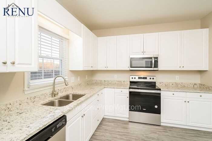 2910 Bridgeport Dr - Photo 3 of 20