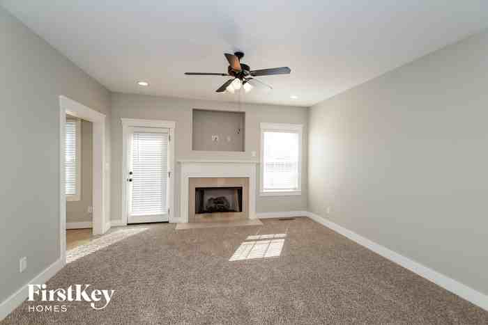 975 Clover Cir - Photo 2 of 15