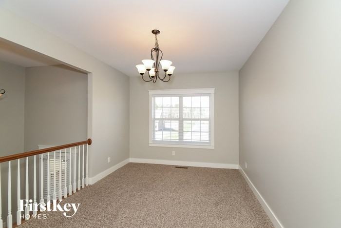 975 Clover Cir - Photo 3 of 15