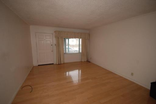 110 Franklin Ave - Photo 3 of 12