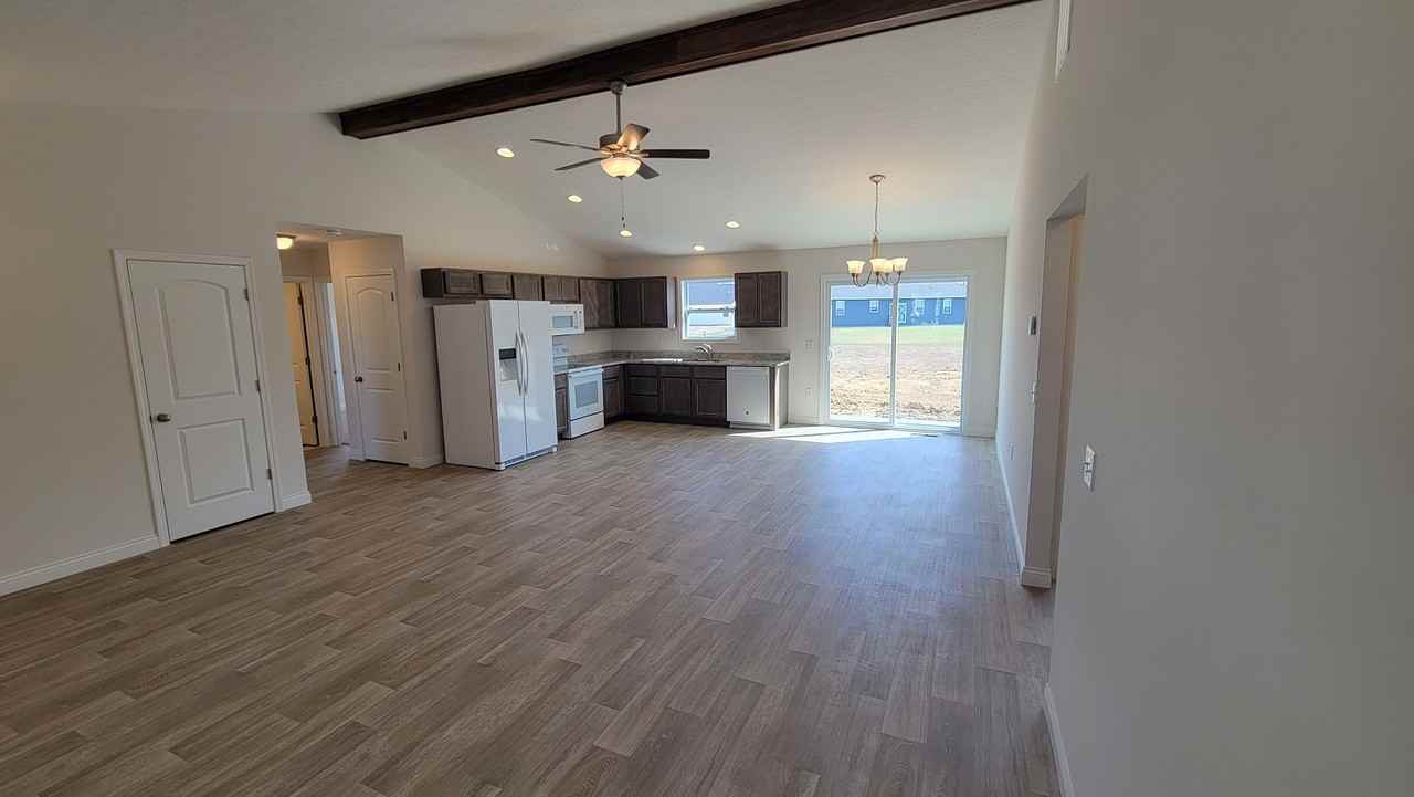 122 Kelly Dr - Photo 2 of 10