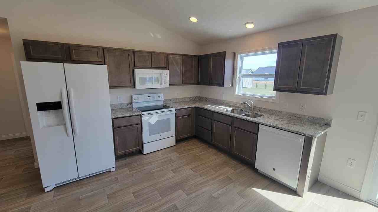 122 Kelly Dr - Photo 3 of 10