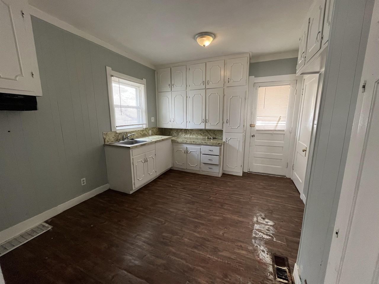 1942 Barrows St #1 - Photo 6 of 17