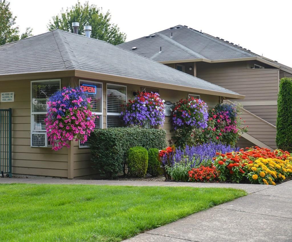 1930 Se 6th St - Photo 3 of 11