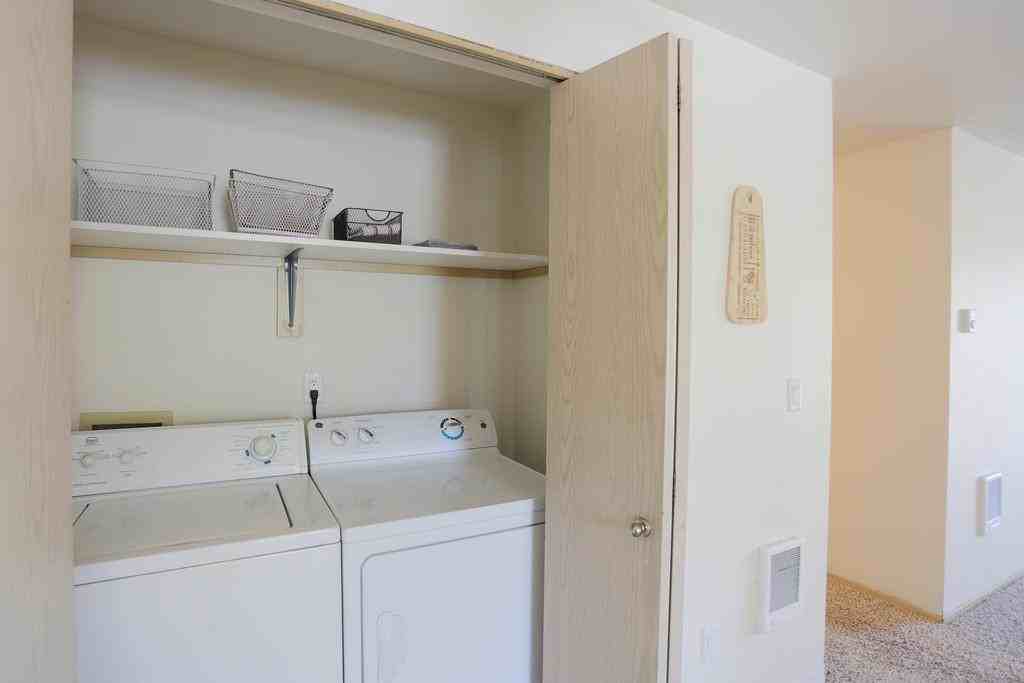 1930 Southeast 6th Street - Photo 4 of 11