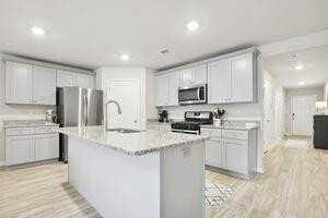 1006 Enclave Cir - Photo 3 of 26