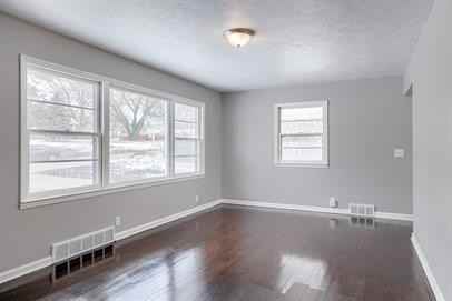 5607 Fowler Ave - Photo 3 of 25