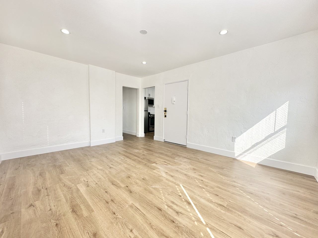 2621 1/2 West Blvd - Photo 2 of 16