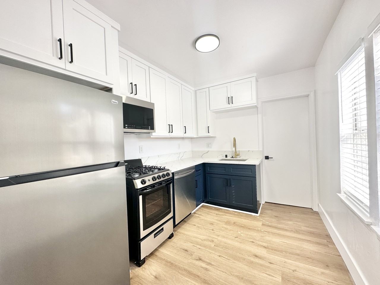 2621 1/2 West Blvd - Photo 3 of 16