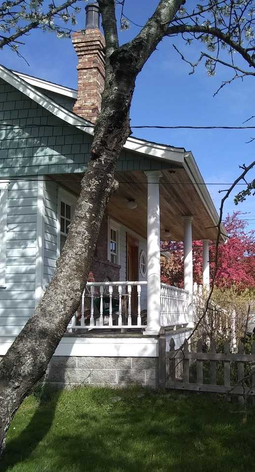 511 Adams St - Photo 3 of 13