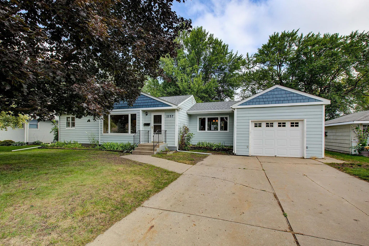 1157 Ryan Ave W - Photo 2 of 5