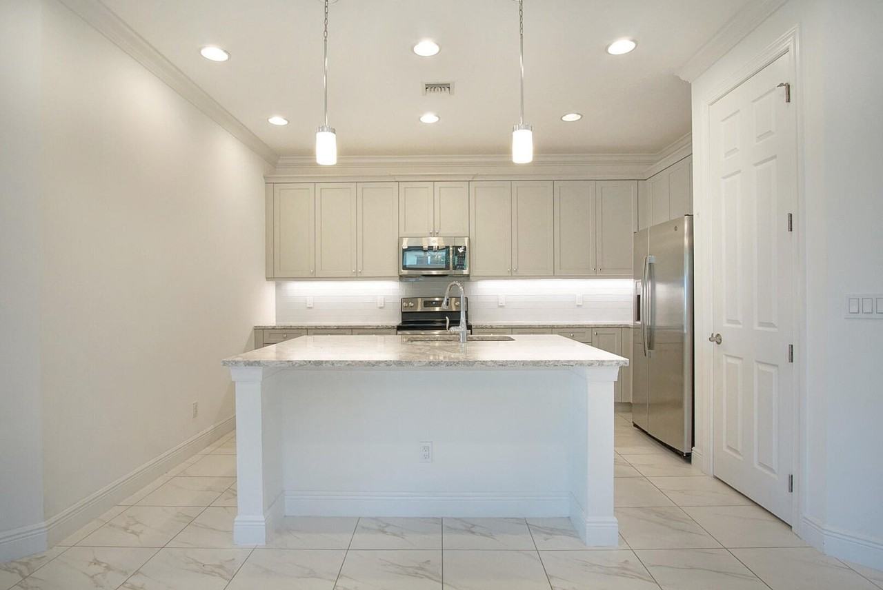 24060 Sw Firenze Way - Photo 3 of 16