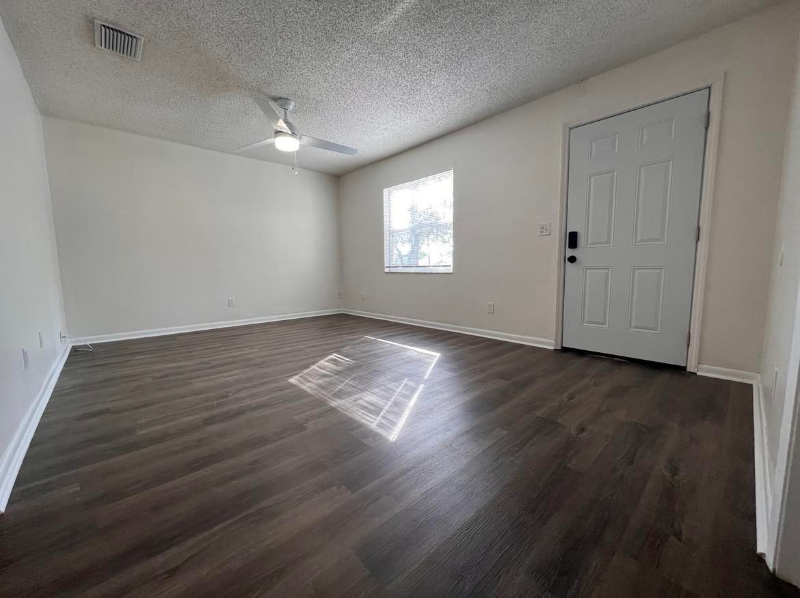 2400 Union St S - Photo 2 of 14