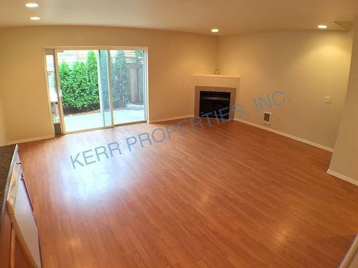 756 NE 9th St - Photo 2 of 20