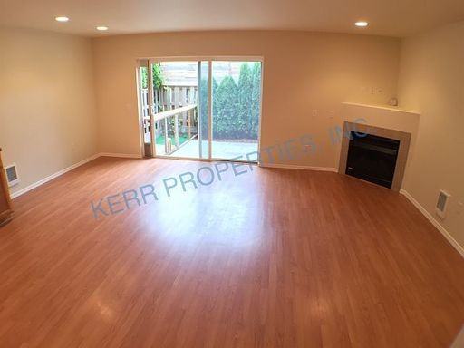 756 NE 9th St - Photo 3 of 20