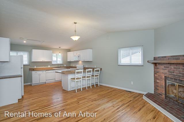 1520 Las Vegas Dr - Photo 2 of 21