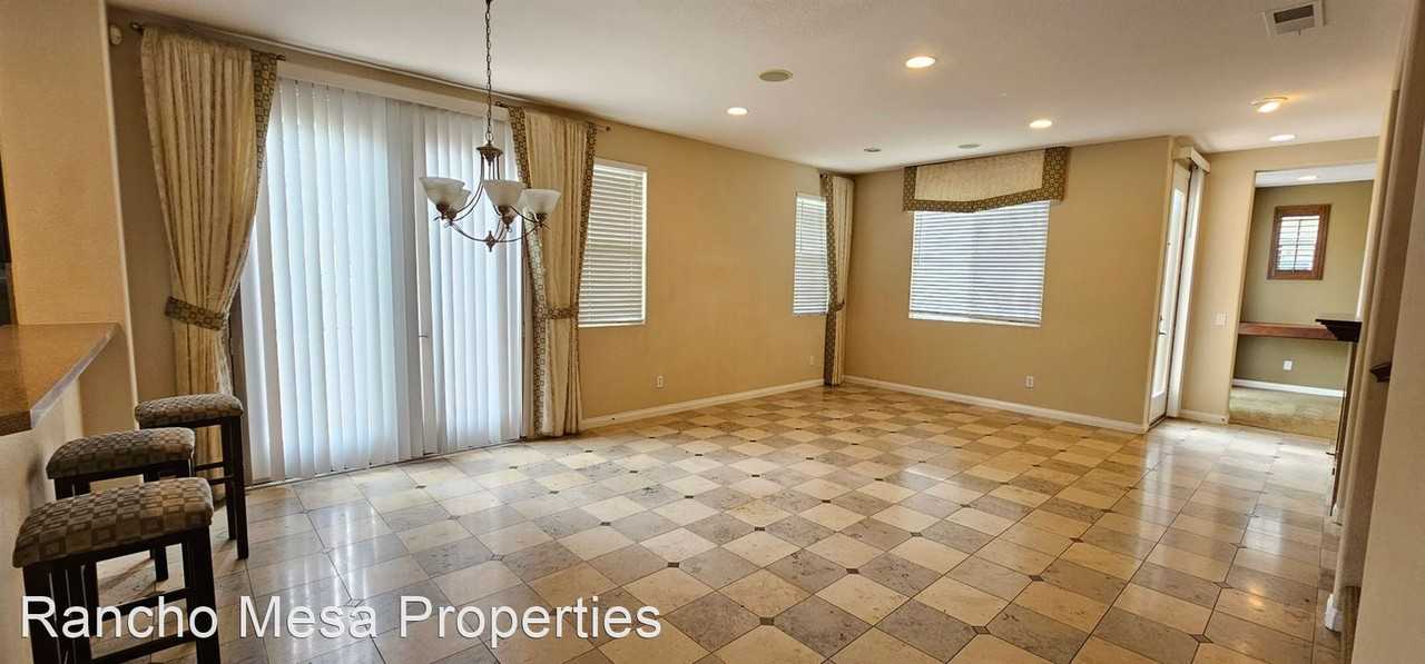 1437 Caminito Sicilia - Photo 2 of 21