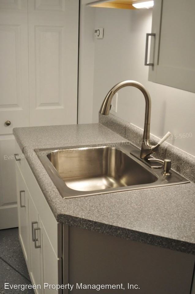 316 N Loomis Ave - Photo 3 of 11