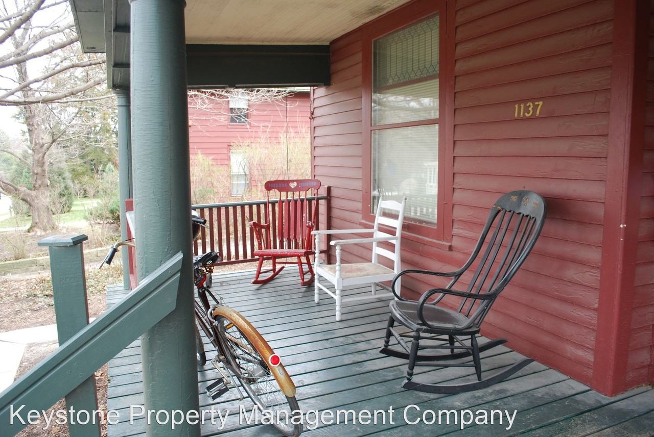 1137/1137-1/2 Burlington Street - Photo 2 of 14