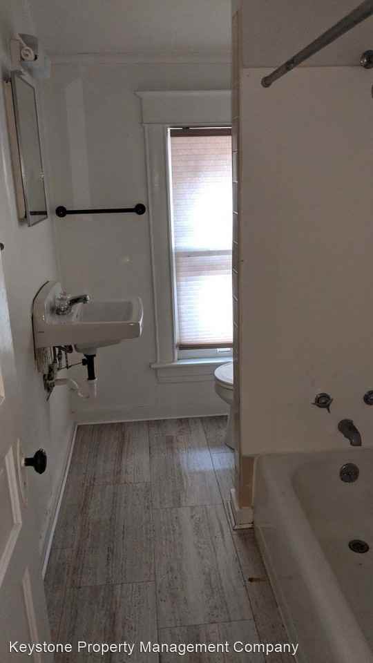 1137/1137-1/2 Burlington Street - Photo 3 of 14