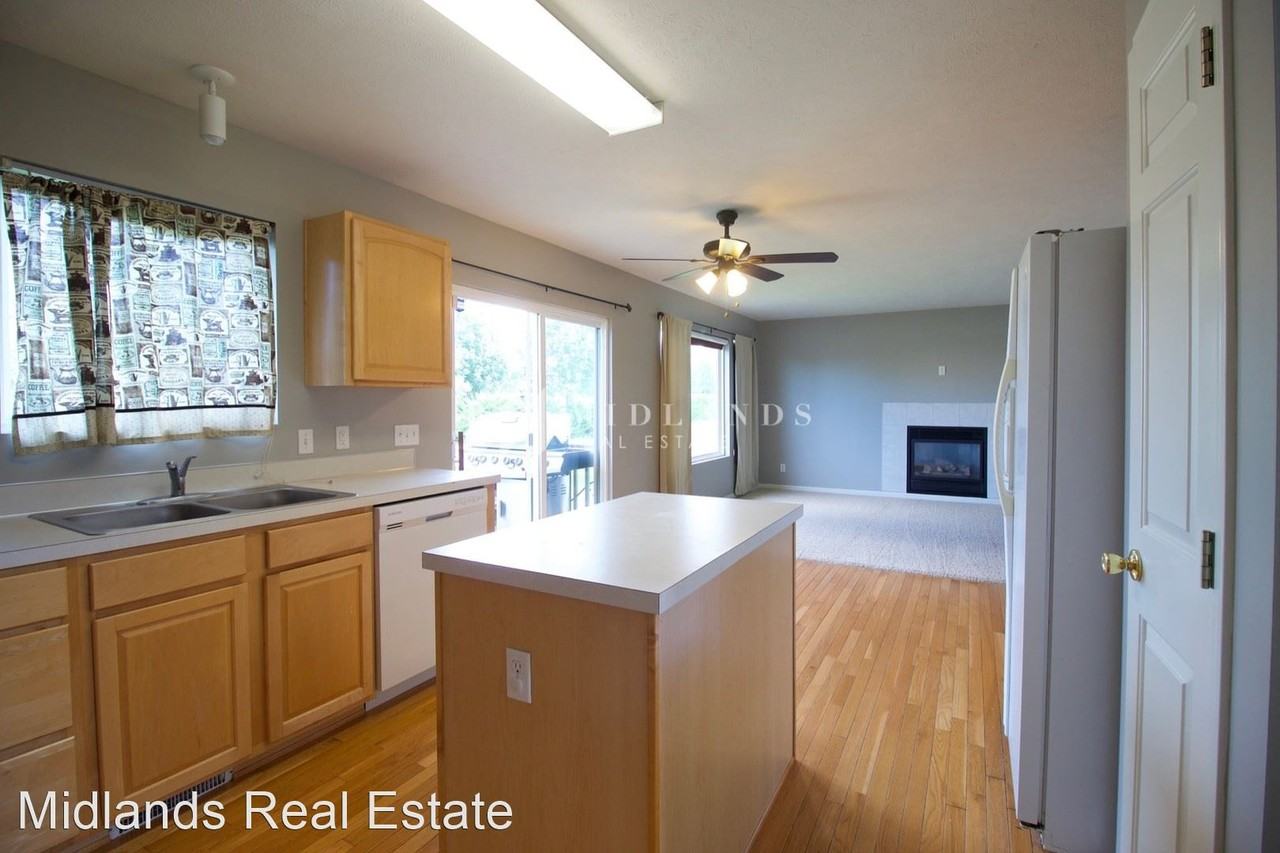 7822 S 97th Cir - Photo 3 of 19