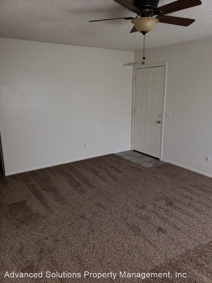 1707 Grand Coulee Blvd - Photo 3 of 5