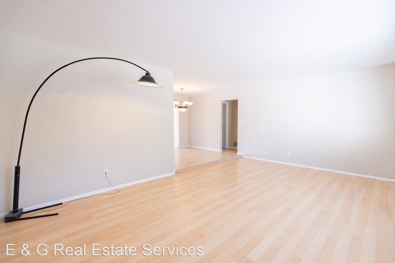 2439 E Del Rio Dr - Photo 3 of 25