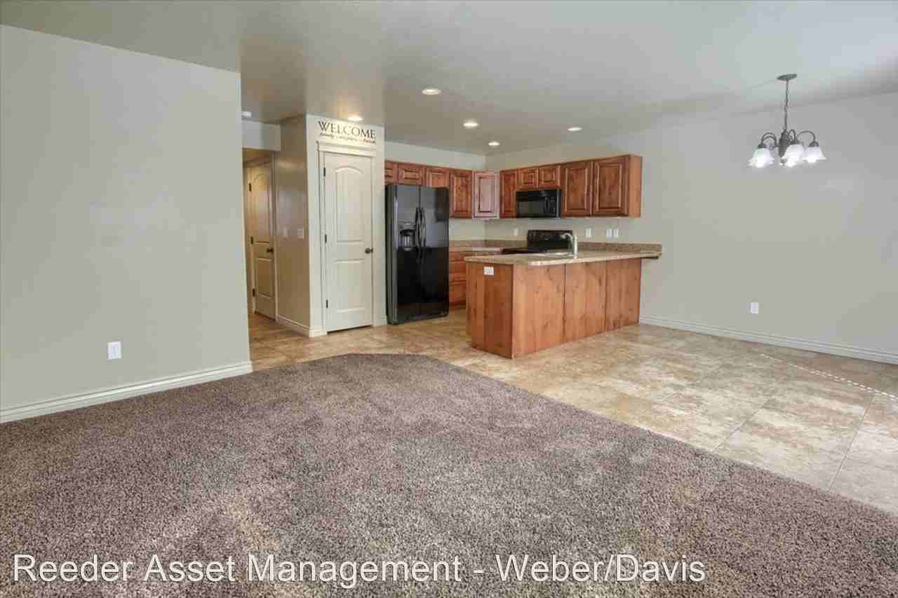 285 W 1950 N - Photo 3 of 20