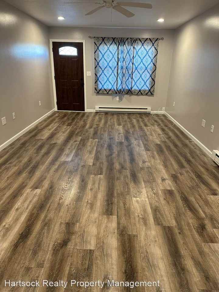 DELPHOS BEAUTIFUL NEWLY REMODELED DUPLEX APARTMENT WITH 1 CAR GARAGE