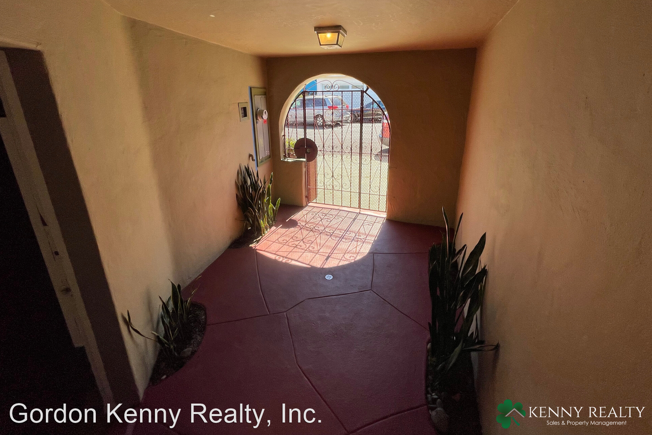 718 Bellevue Ave - Photo 3 of 22