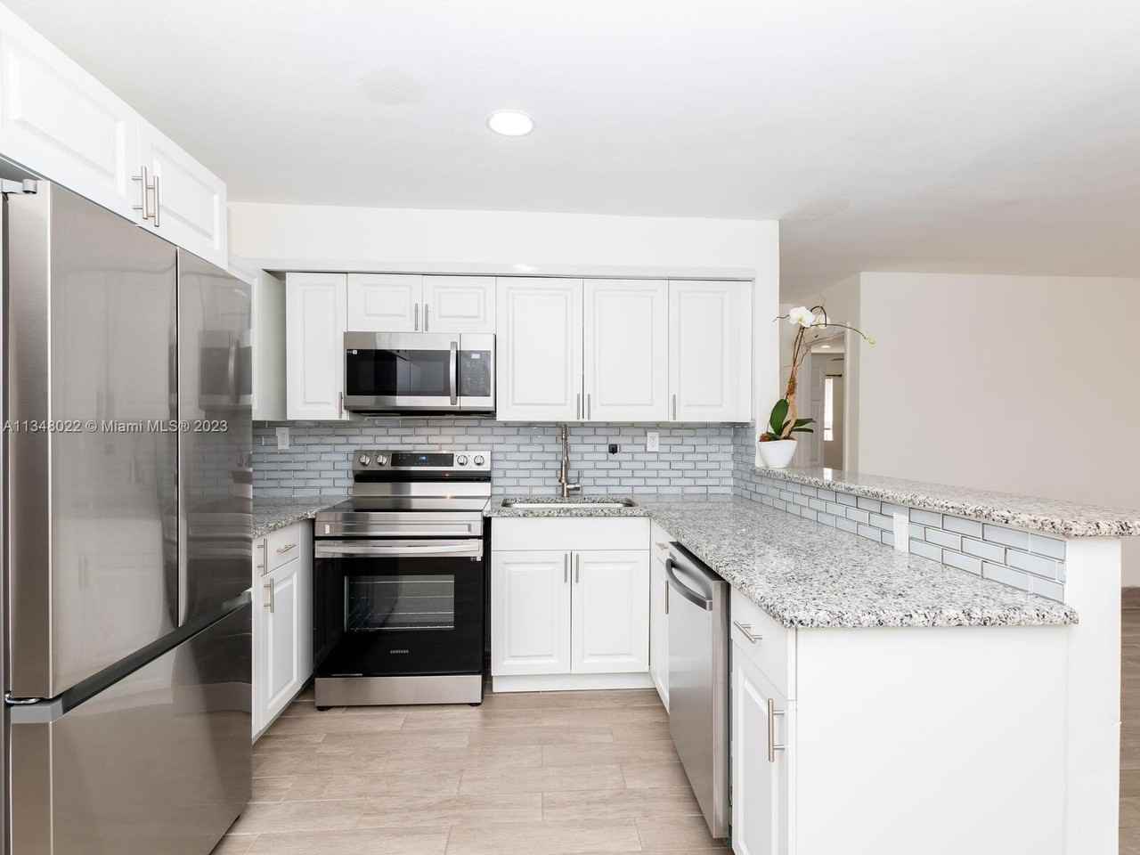 1398 Sw 47th Ter #1398 - Photo 3 of 8