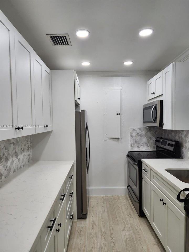 8380 Sw 43rd Ter #8380 - Photo 2 of 8