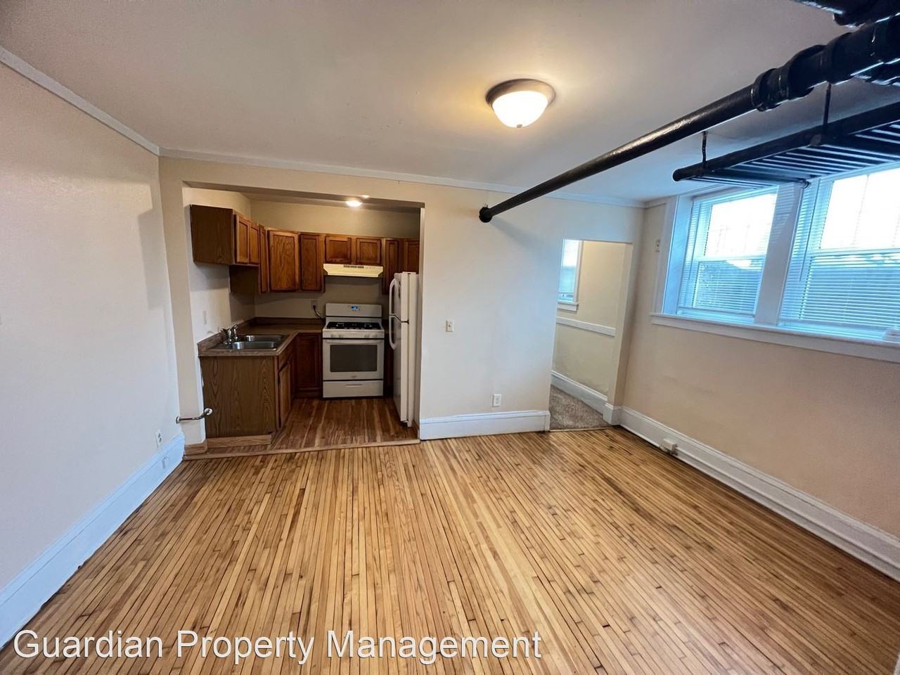 269 Oxford St N - Photo 2 of 7