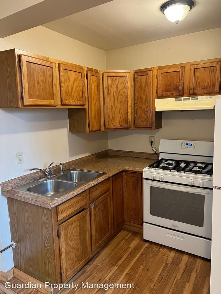 269 Oxford St N - Photo 3 of 7