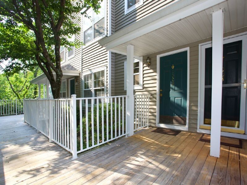 1002 Crown Ct - Photo 2 of 16