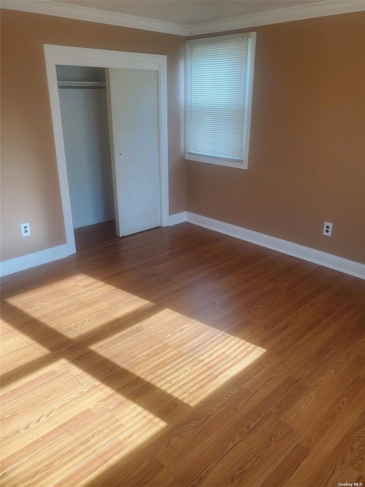 894 Bowling Green Dr - Photo 2 of 10