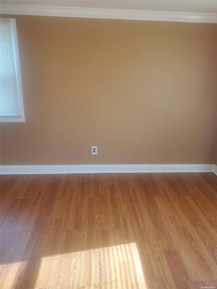 894 Bowling Green Dr - Photo 3 of 10