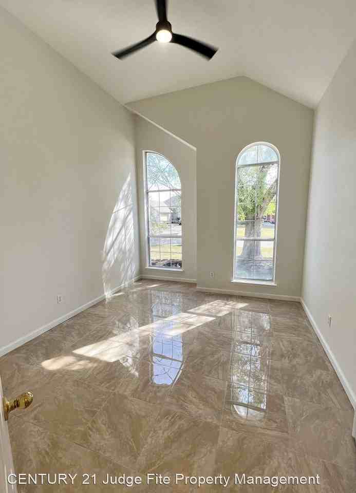 10 Palo Duro Ct - Photo 2 of 11