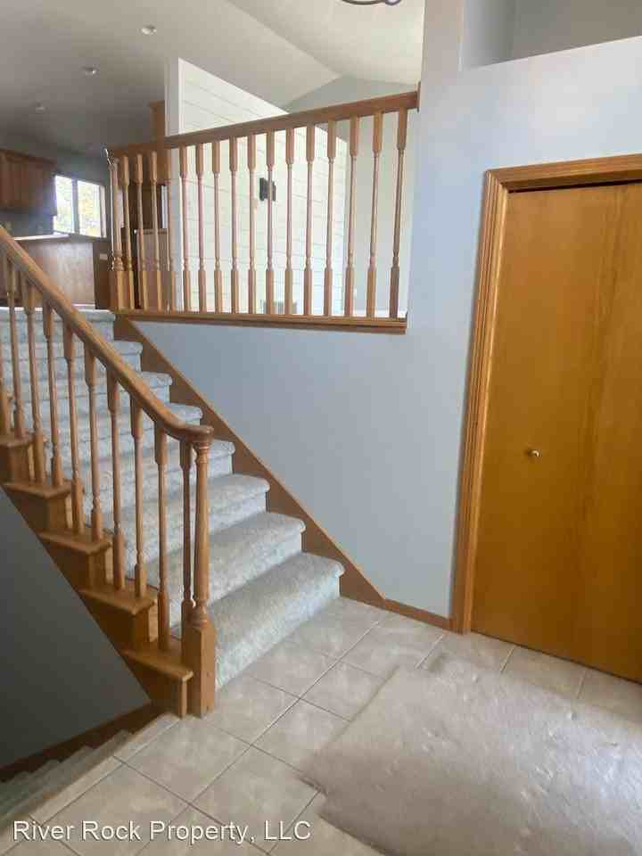 3327 44th Ave S - Photo 3 of 39