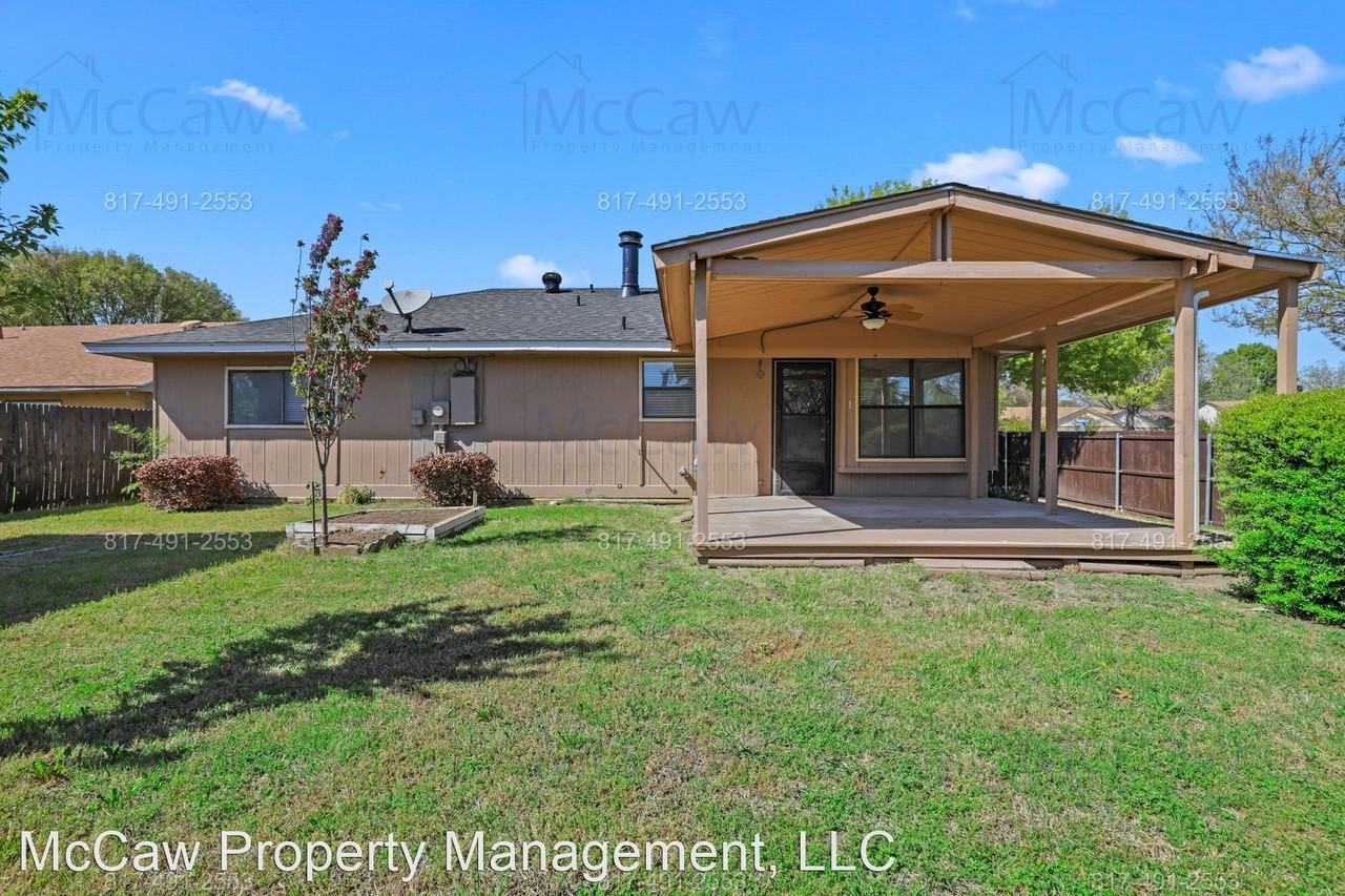 2318 Clearhaven Dr - Photo 2 of 19