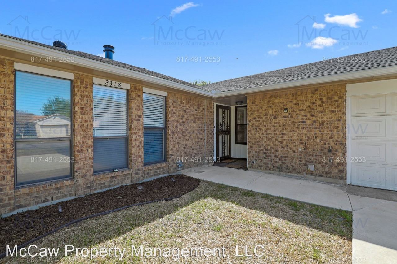 2318 Clearhaven Dr - Photo 3 of 19