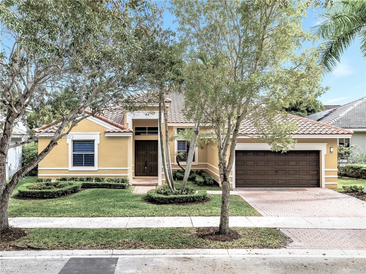 1635 Blue Jay Cir - Photo 2 of 10