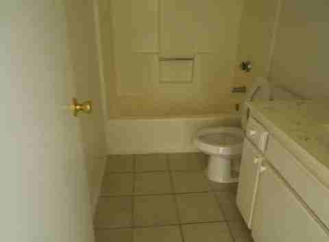 Poinciana Aparrtments - Photo 3 of 6