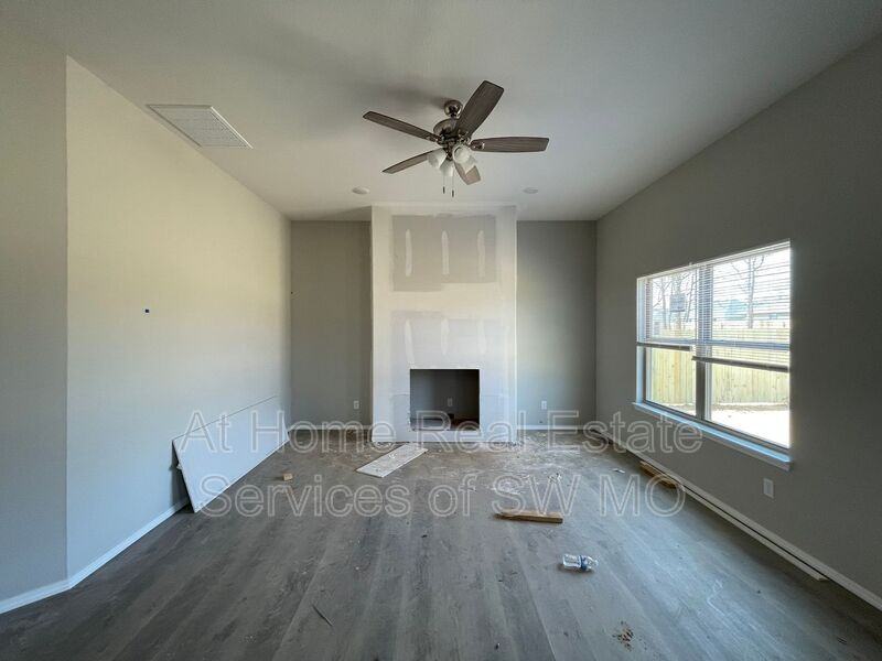 309 E Rosalie St - Photo 2 of 12