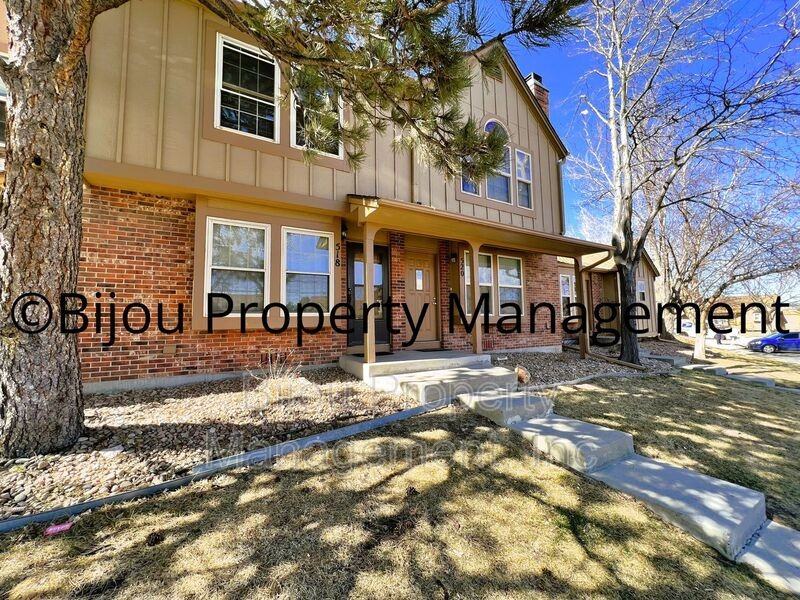 518 Rolling Hills Dr - Photo 2 of 26